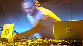 Gabriel Le Mar on Guitar